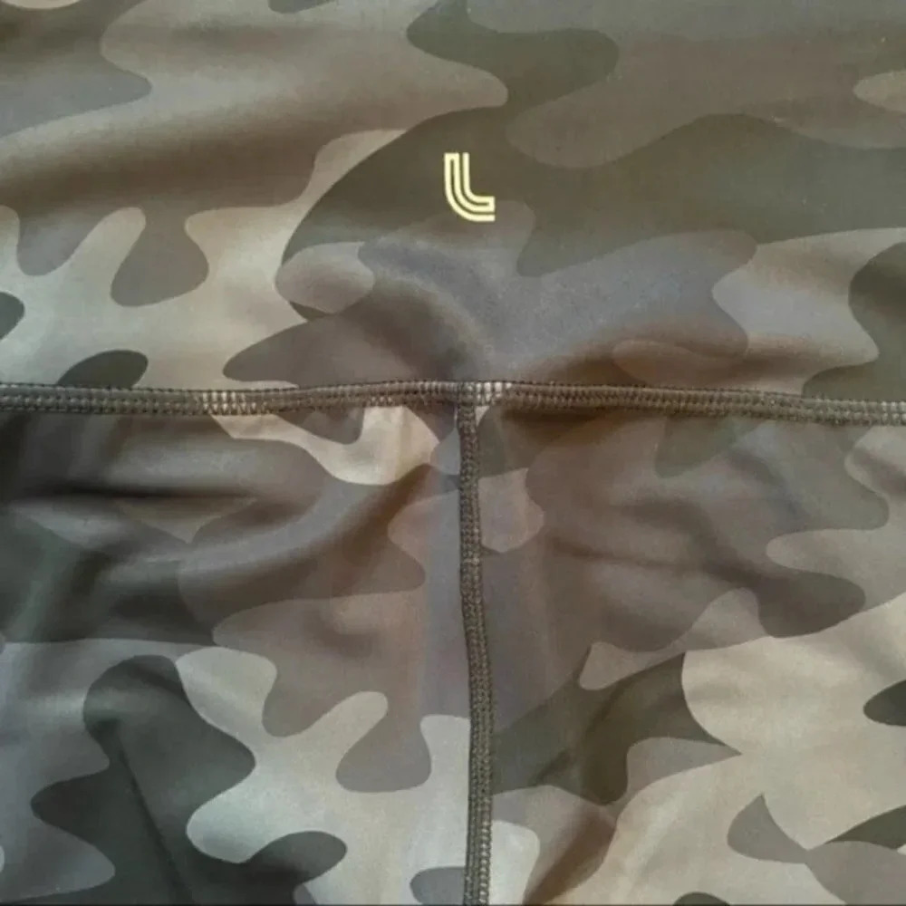 Lolë Activewear Workout Leggings Gym Grey Black Camouflage Print  Small NWT - Picture 9 of 12